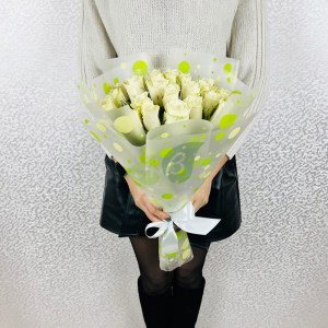 25-belykh-roz-keniya-40-sm.22